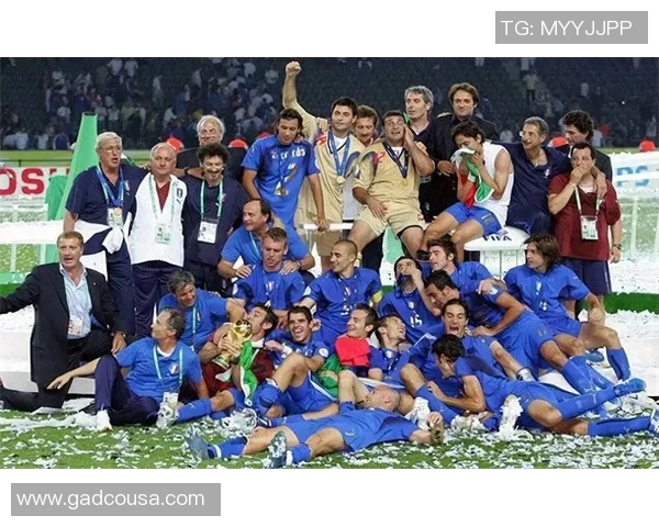 2013年足球界的明星球员盘点与他们的辉煌成就回顾 2013年足球界的明星球员盘点与他们的辉煌成就回顾