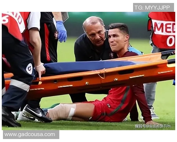 C罗传奇之路:从少年天才到足球世界的璀璨明星 C罗传奇之路:从少年天才到足球世界的璀璨明星