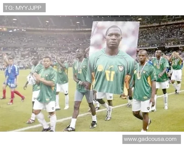 巴西足球传奇16号球衣背后的明星故事与辉煌成就 巴西足球传奇16号球衣背后的明星故事与辉煌成就