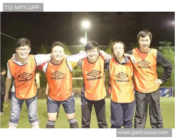 深圳足球队的拼搏之路与荣耀追寻的奋斗历程回顾