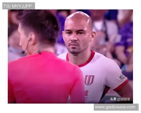 美国足球明星因场外冲突引发打架事件引发媒体热议与球迷关注