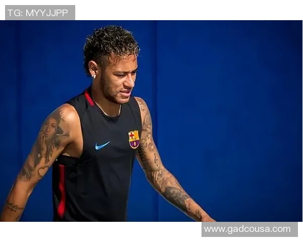 西班牙足球明星独特纹身艺术解析与背后故事分享