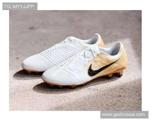 足球明星们的精彩瞬间与他们独特鞋款的完美结合展示